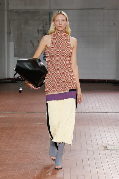 Look 24